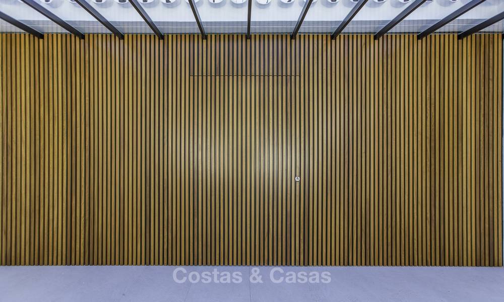 Majestueuze en zeer ruime super-de-luxe villa met prachtige tuinen te koop in Sierra Blanca, Marbella 18235