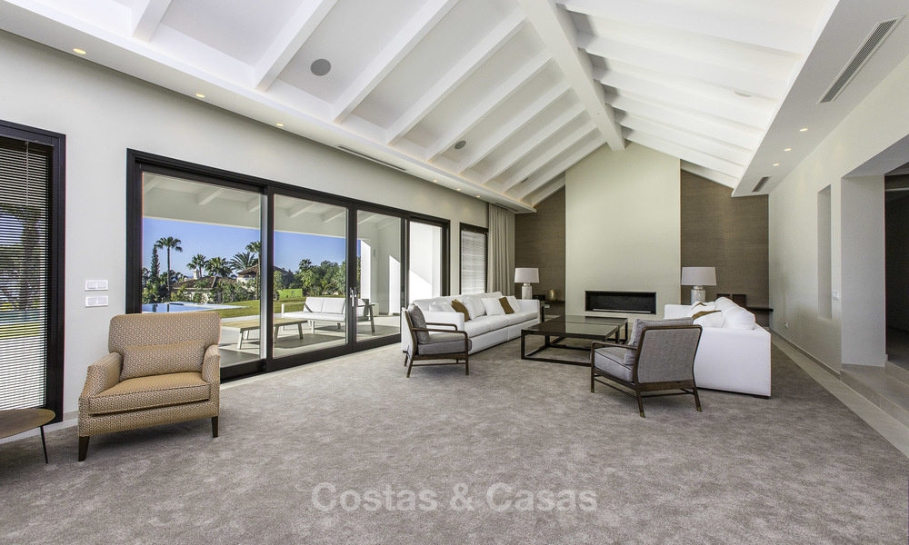 Majestueuze en zeer ruime super-de-luxe villa met prachtige tuinen te koop in Sierra Blanca, Marbella 18242