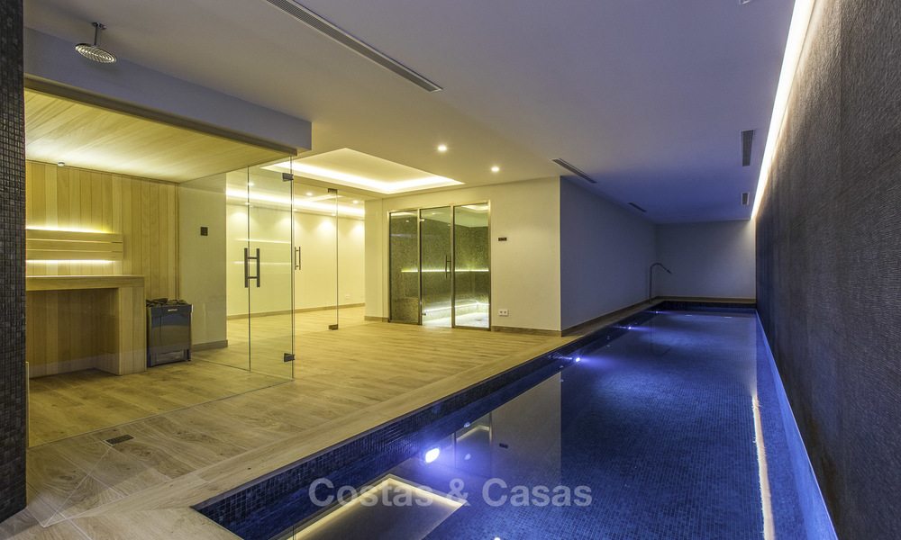 Majestueuze en zeer ruime super-de-luxe villa met prachtige tuinen te koop in Sierra Blanca, Marbella 18245