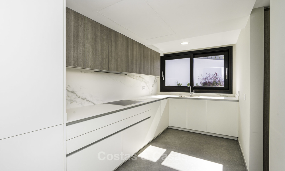 Majestueuze en zeer ruime super-de-luxe villa met prachtige tuinen te koop in Sierra Blanca, Marbella 18250