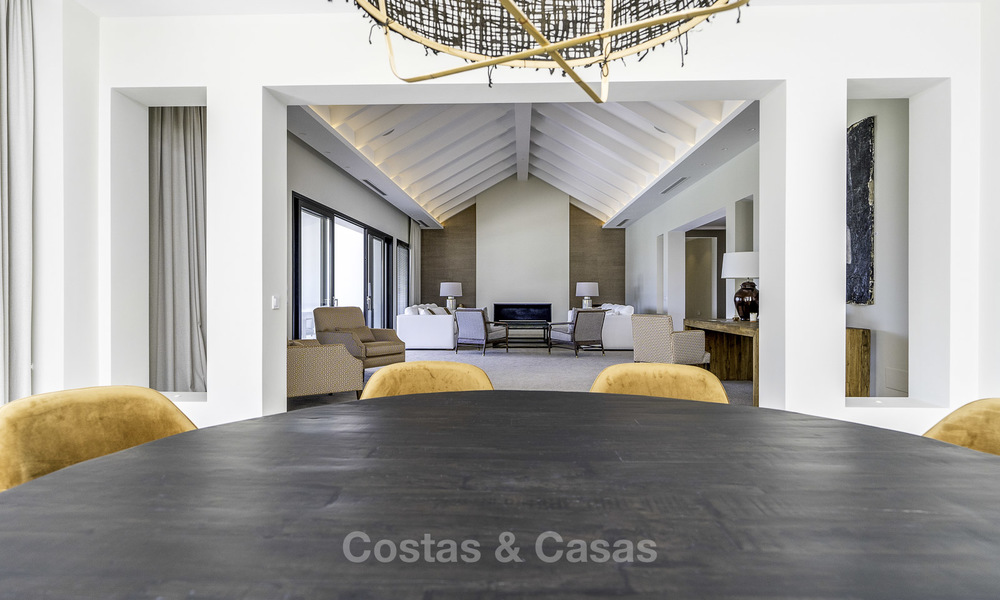 Majestueuze en zeer ruime super-de-luxe villa met prachtige tuinen te koop in Sierra Blanca, Marbella 18252