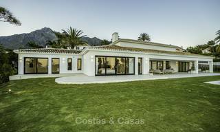 Majestueuze en zeer ruime super-de-luxe villa met prachtige tuinen te koop in Sierra Blanca, Marbella 18257 