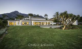 Majestueuze en zeer ruime super-de-luxe villa met prachtige tuinen te koop in Sierra Blanca, Marbella 18261 