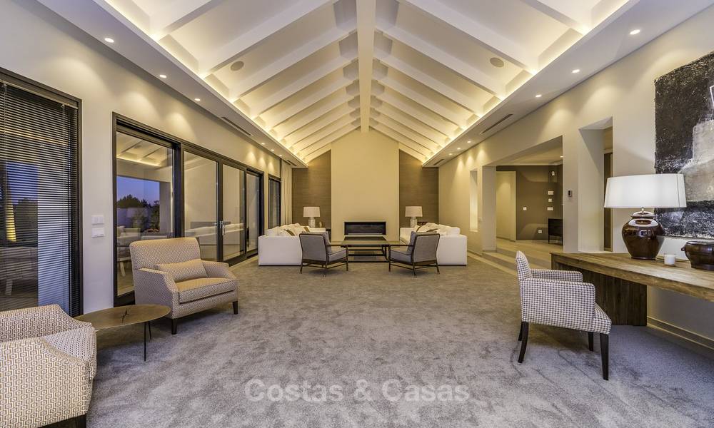 Majestueuze en zeer ruime super-de-luxe villa met prachtige tuinen te koop in Sierra Blanca, Marbella 18265