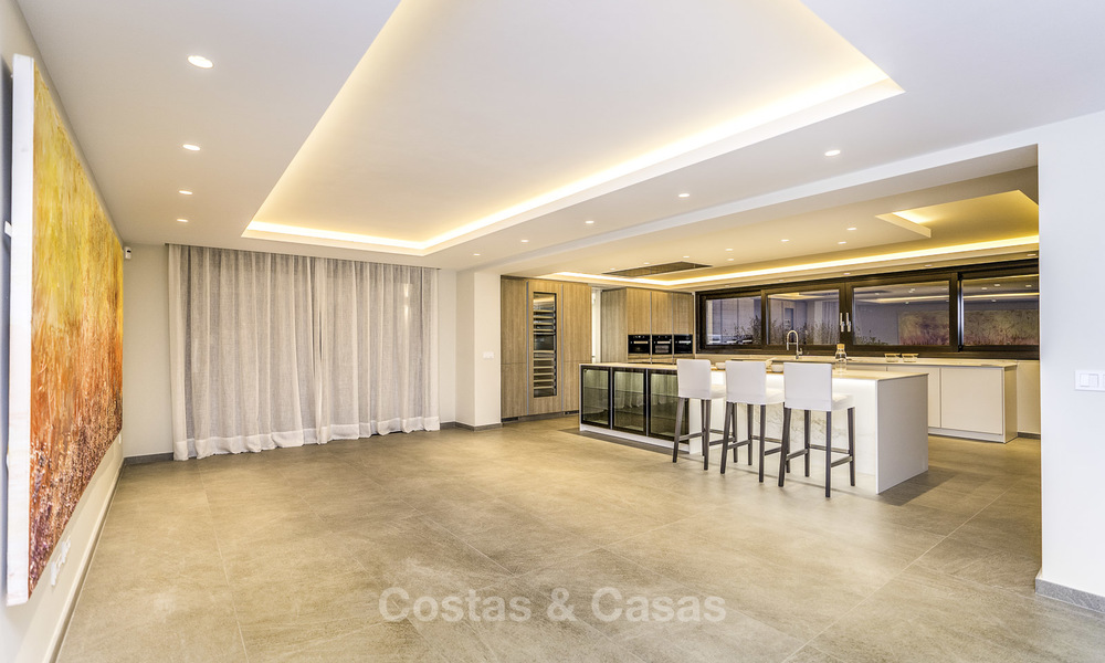 Majestueuze en zeer ruime super-de-luxe villa met prachtige tuinen te koop in Sierra Blanca, Marbella 18267