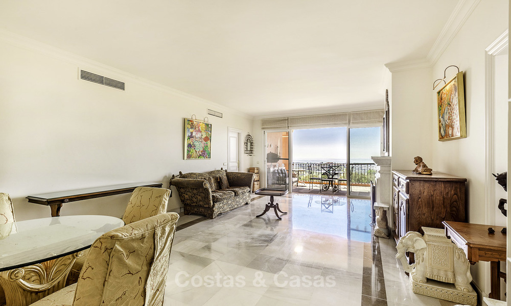 Ruim en gezellig appartement met panoramisch uitzicht op zee te koop, Benahavis - Marbella 18360