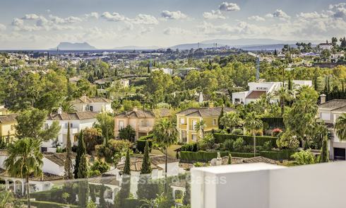 Nieuw luxe penthouse te koop met panoramisch zeezicht in een exclusief complex in Nueva Andalucia te Marbella 18482