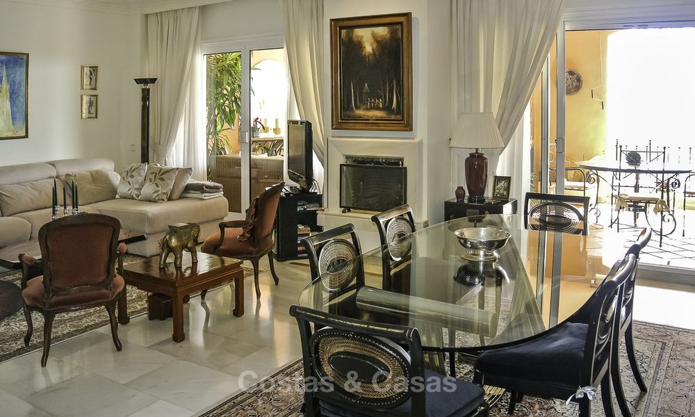 Charmant penthouse appartement in een gegeerde luxe urbanisatie te koop, Nueva Andalucia, Marbella 18611