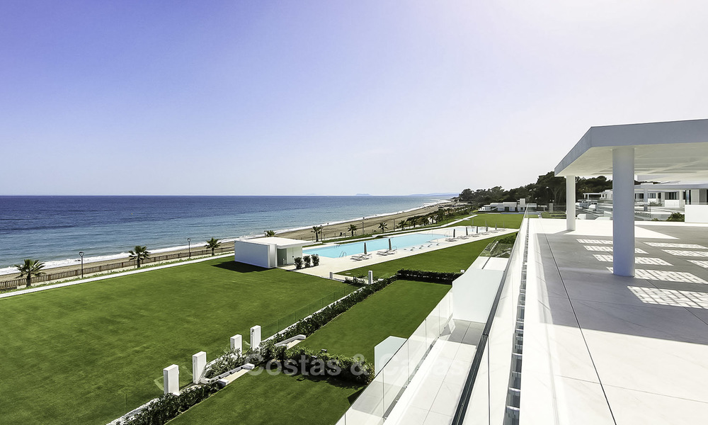 Exclusief nieuw design penthouse direct aan het strand te koop, instapklaar, op de New Golden Mile, Marbella - Estepona 18850
