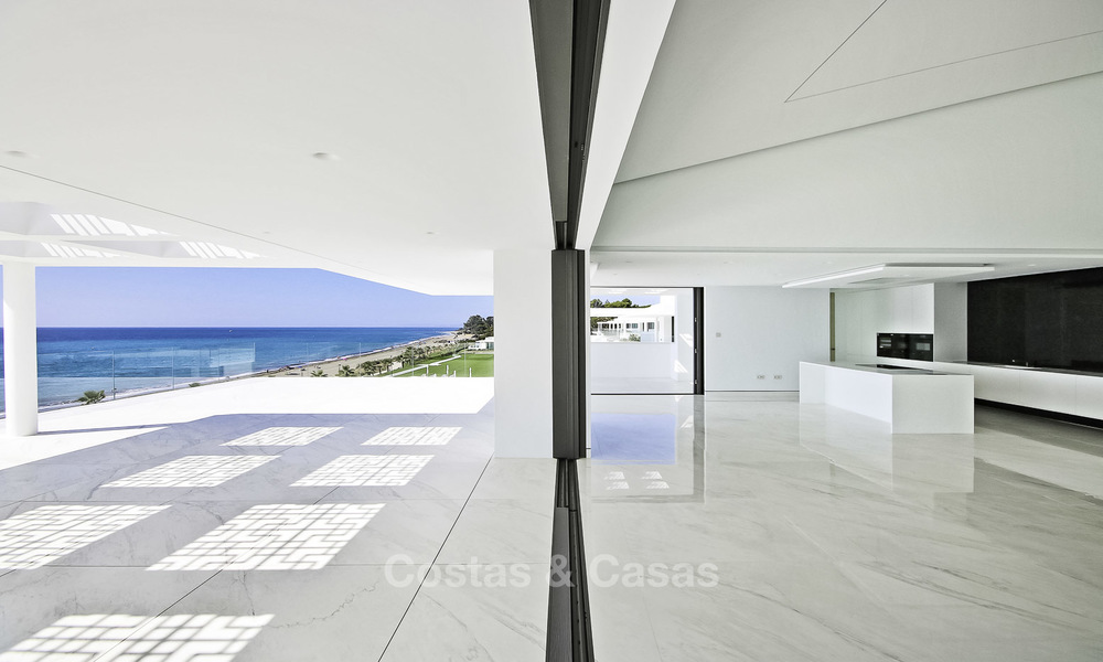 Exclusief nieuw design penthouse direct aan het strand te koop, instapklaar, op de New Golden Mile, Marbella - Estepona 18855