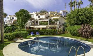 Stijlvolle en gezellige halfvrijstaande luxe villa te koop, volledig gerenoveerd, aan de Golden Mile in Marbella 18896 