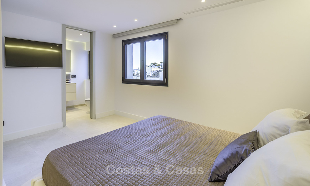 Prachtig, volledig gerenoveerd, luxe penthouse appartement te koop in de jachthaven van Puerto Banus, Marbella 19000