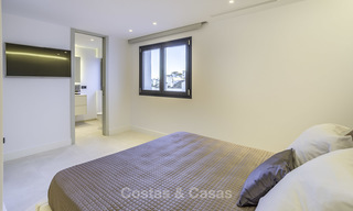 Prachtig, volledig gerenoveerd, luxe penthouse appartement te koop in de jachthaven van Puerto Banus, Marbella 19000 