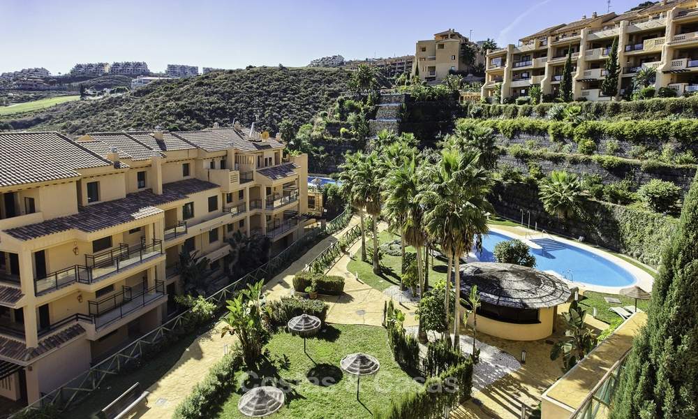 Zeer ruim en modern penthouse appartement te koop, aan de golfbaan en met panoramische uitzichten, te Mijas, Costa del Sol 19023