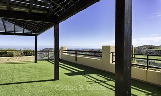Zeer ruim en modern penthouse appartement te koop, aan de golfbaan en met panoramische uitzichten, te Mijas, Costa del Sol 19037 