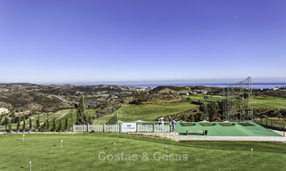 Zeer ruim en modern penthouse appartement te koop, aan de golfbaan en met panoramische uitzichten, te Mijas, Costa del Sol 19068 