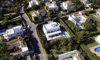 Instapklare fonkelnieuwe moderne luxe villa te koop in Nueva Andalucia, Marbella 19271 
