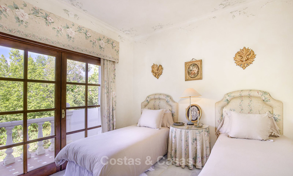 Charmante Italiaanse rustieke villa op een dubbel perceel te koop, volledig gerenoveerd, Marbella - Estepona 19310