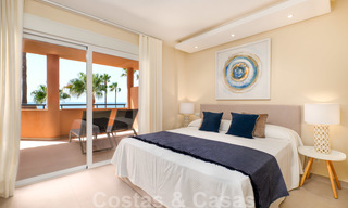 Mooi, volledig gerenoveerd eerstelijns strand penthouse appartement met prachtig zeezicht te koop, West-Estepona 26823 