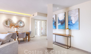 Mooi, volledig gerenoveerd eerstelijns strand penthouse appartement met prachtig zeezicht te koop, West-Estepona 26829 