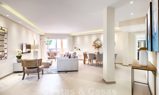 Mooi, volledig gerenoveerd eerstelijns strand penthouse appartement met prachtig zeezicht te koop, West-Estepona 26830 
