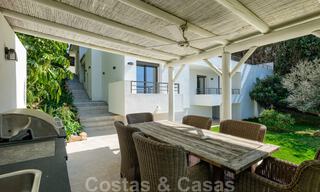 Recentelijk volledig gerenoveerde traditionele villa met zee en bergzicht te koop, Nueva Andalucia, Marbella 33631 