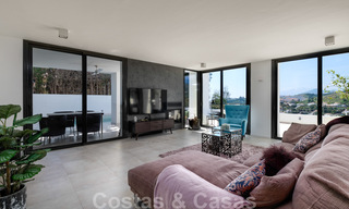 Recentelijk volledig gerenoveerde traditionele villa met zee en bergzicht te koop, Nueva Andalucia, Marbella 33632 