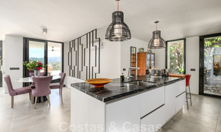 Recentelijk volledig gerenoveerde traditionele villa met zee en bergzicht te koop, Nueva Andalucia, Marbella 33638 