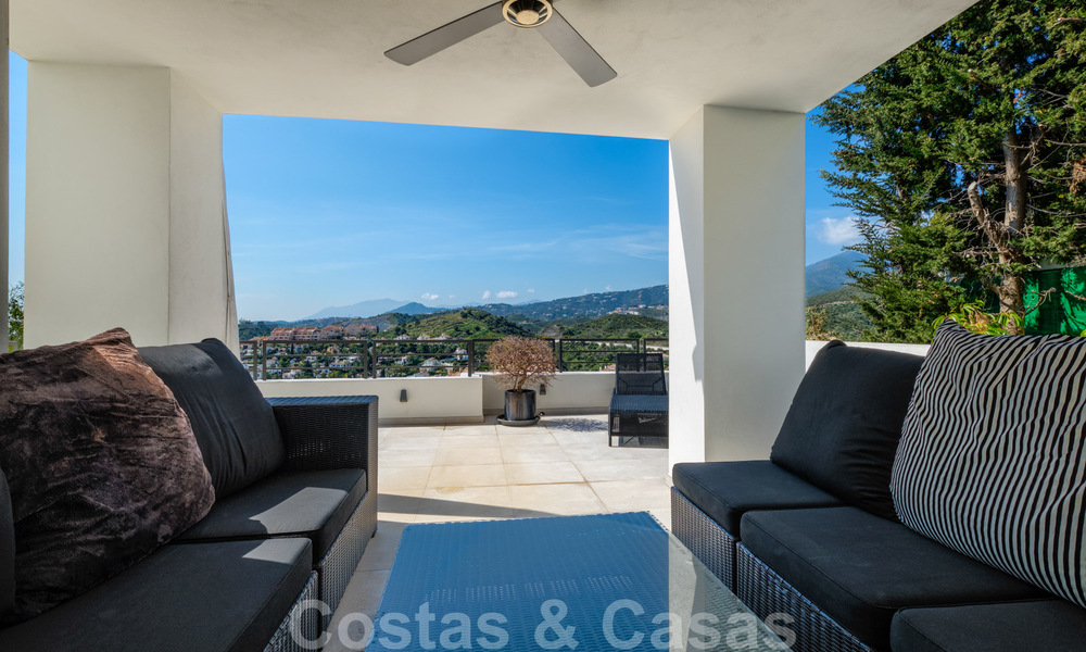 Recentelijk volledig gerenoveerde traditionele villa met zee en bergzicht te koop, Nueva Andalucia, Marbella 33651