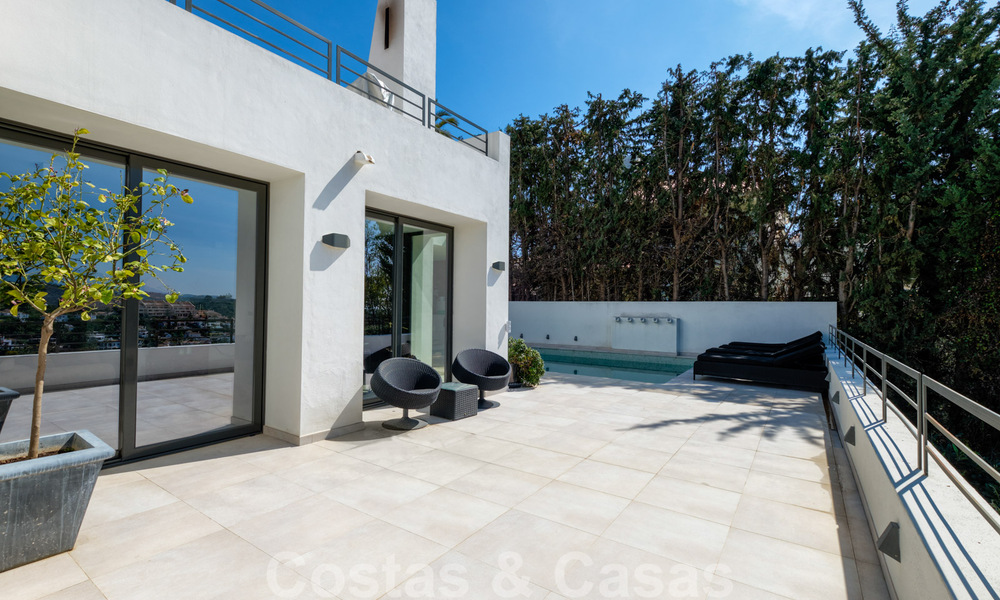 Recentelijk volledig gerenoveerde traditionele villa met zee en bergzicht te koop, Nueva Andalucia, Marbella 33652