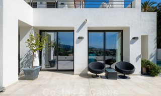 Recentelijk volledig gerenoveerde traditionele villa met zee en bergzicht te koop, Nueva Andalucia, Marbella 33654 