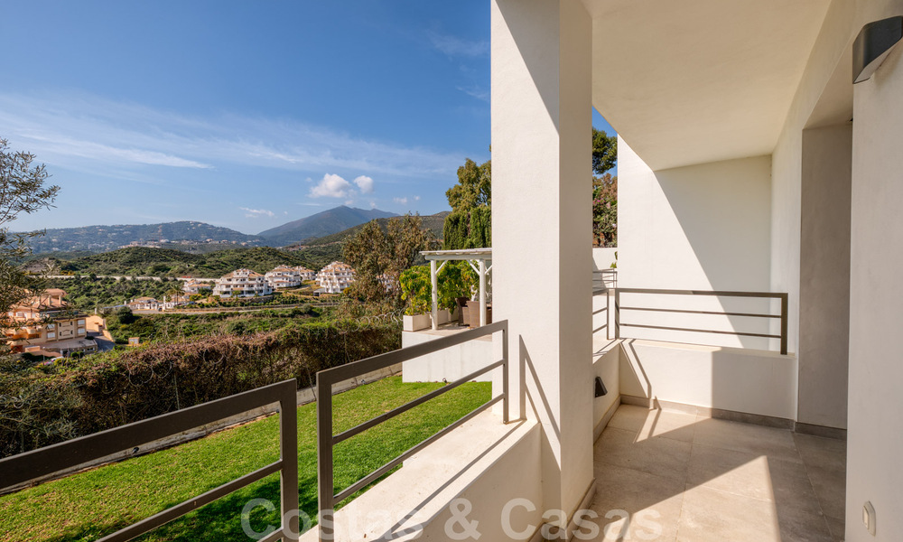 Recentelijk volledig gerenoveerde traditionele villa met zee en bergzicht te koop, Nueva Andalucia, Marbella 33667