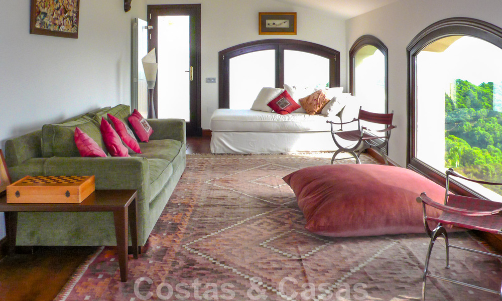 Villa in de bergen te koop met panoramisch berg-, kust- en zeezicht, Marbella - Benahavis, Costa del Sol 37203