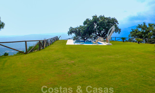 Villa in de bergen te koop met panoramisch berg-, kust- en zeezicht, Marbella - Benahavis, Costa del Sol 37213 