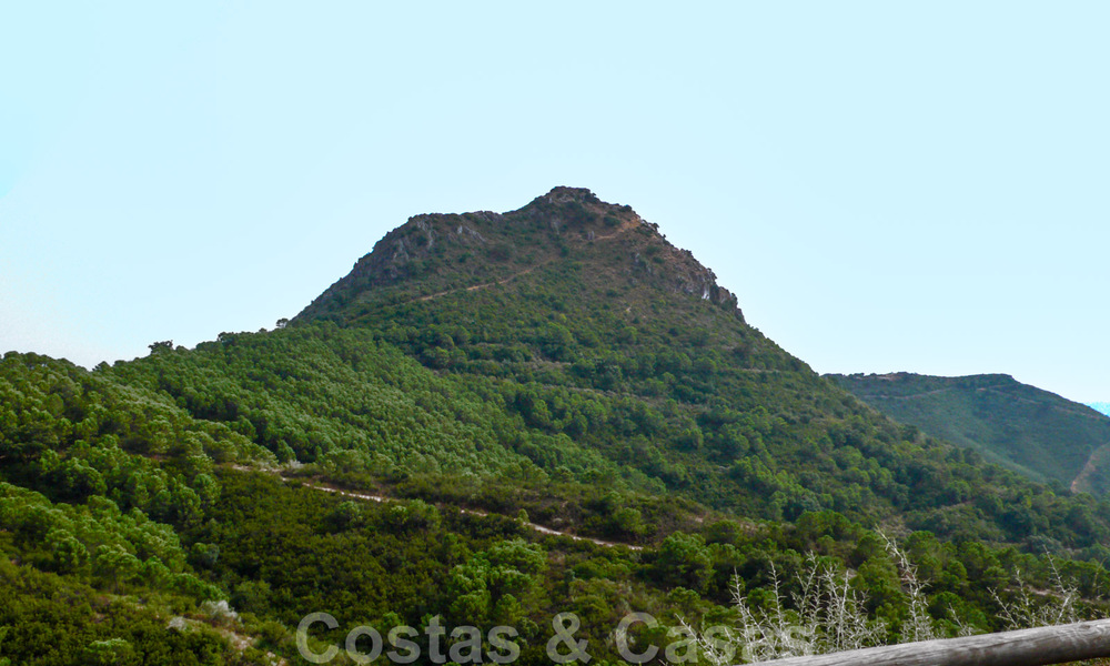 Villa in de bergen te koop met panoramisch berg-, kust- en zeezicht, Marbella - Benahavis, Costa del Sol 37216