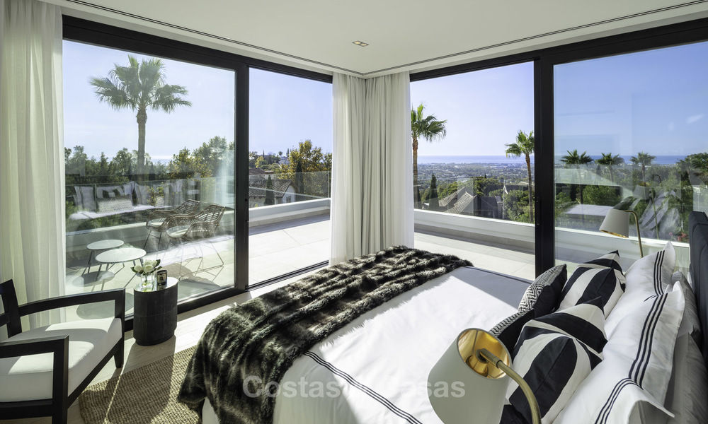 Fonkelnieuwe, instapklare moderne luxe villa met heerlijk zeezicht te koop in een gegeerde golfclub, Benahavis - Marbella 19545