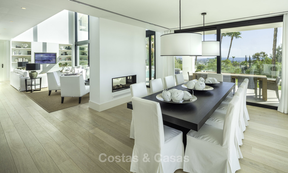 Fonkelnieuwe, instapklare moderne luxe villa met heerlijk zeezicht te koop in een gegeerde golfclub, Benahavis - Marbella 19553