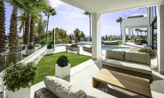Fonkelnieuwe, instapklare moderne luxe villa met heerlijk zeezicht te koop in een gegeerde golfclub, Benahavis - Marbella 19555 