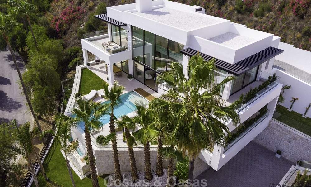 Fonkelnieuwe, instapklare moderne luxe villa met heerlijk zeezicht te koop in een gegeerde golfclub, Benahavis - Marbella 19558