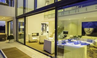 Fonkelnieuwe, instapklare moderne luxe villa met heerlijk zeezicht te koop in een gegeerde golfclub, Benahavis - Marbella 19566 