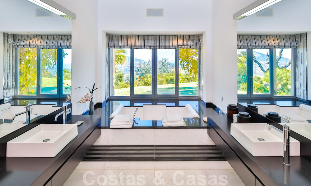 Eminente luxe villa op een supergroot perceel en met een onklopbaar 360º panoramisch uitzicht te koop, Oost-Marbella 19767