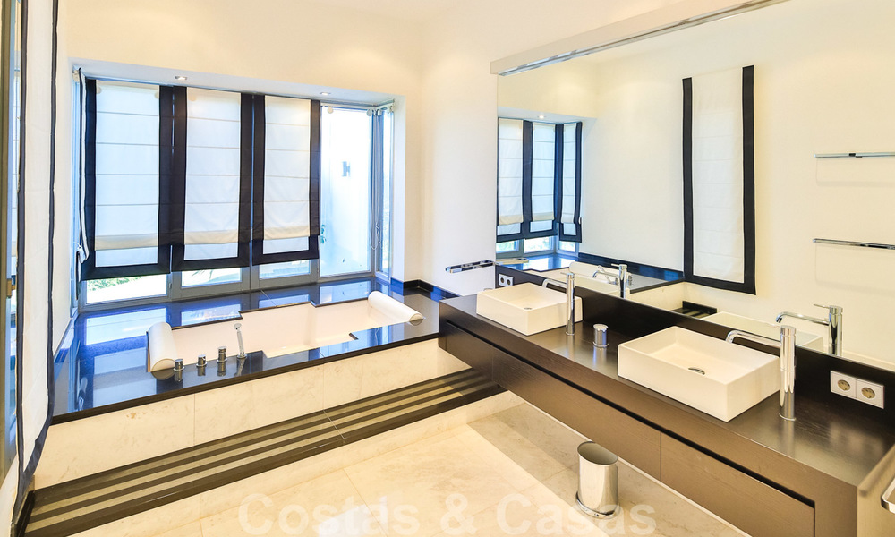 Eminente luxe villa op een supergroot perceel en met een onklopbaar 360º panoramisch uitzicht te koop, Oost-Marbella 19775