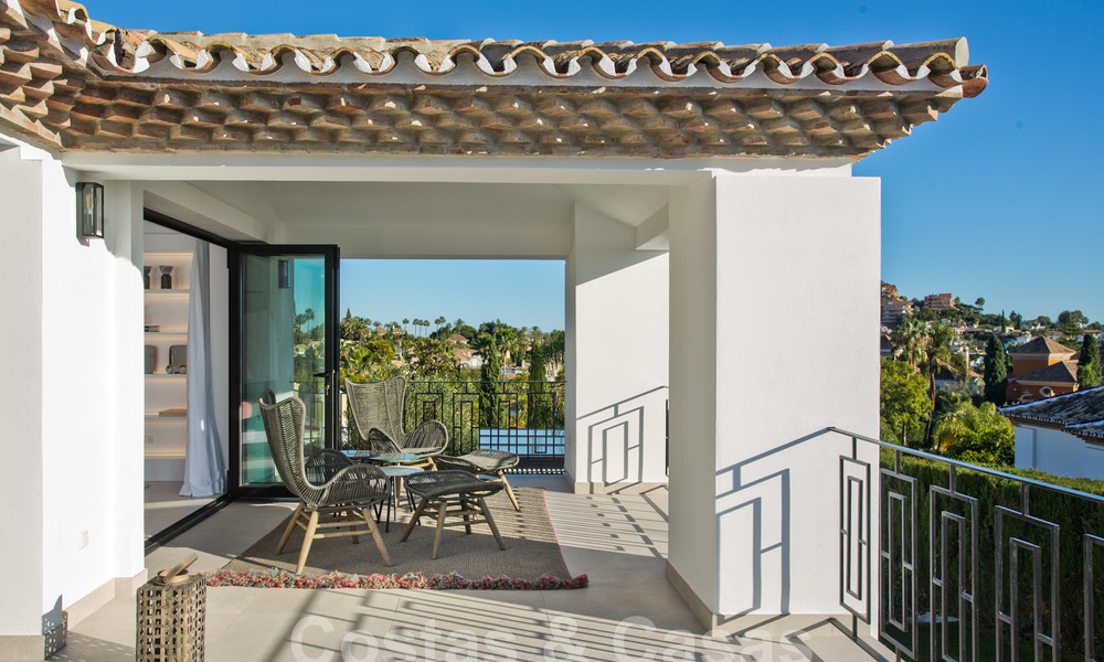 Oogstrelende, volledig gerenoveerde luxe villa te koop, met golf- en zeezicht in Nueva Andalucía, Marbella 19849