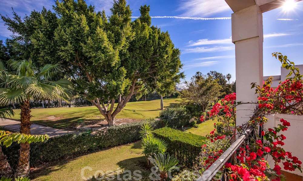 Mooi ingerichte, half vrijstaande schakelwoning te koop, op de eerste lijn van een prestigieuze golfbaan te Benahavis - Marbella 19893