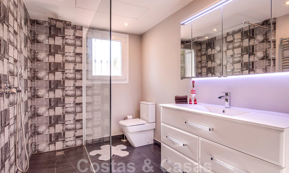 Mooi ingerichte, half vrijstaande schakelwoning te koop, op de eerste lijn van een prestigieuze golfbaan te Benahavis - Marbella 19894