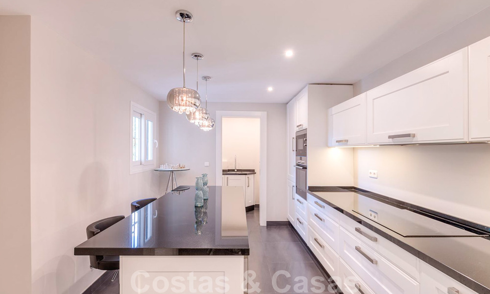 Mooi ingerichte, half vrijstaande schakelwoning te koop, op de eerste lijn van een prestigieuze golfbaan te Benahavis - Marbella 19898