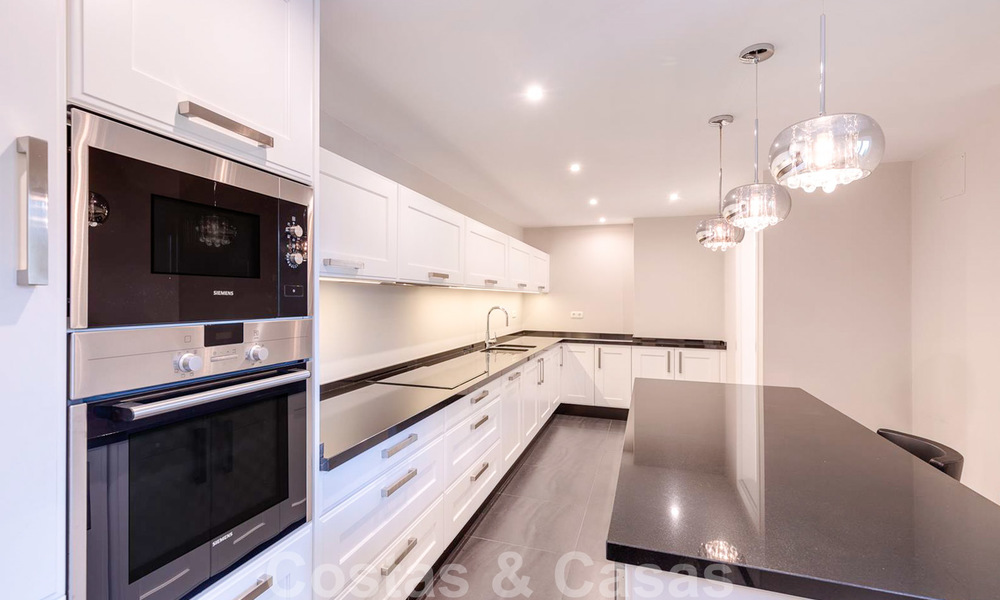 Mooi ingerichte, half vrijstaande schakelwoning te koop, op de eerste lijn van een prestigieuze golfbaan te Benahavis - Marbella 19900