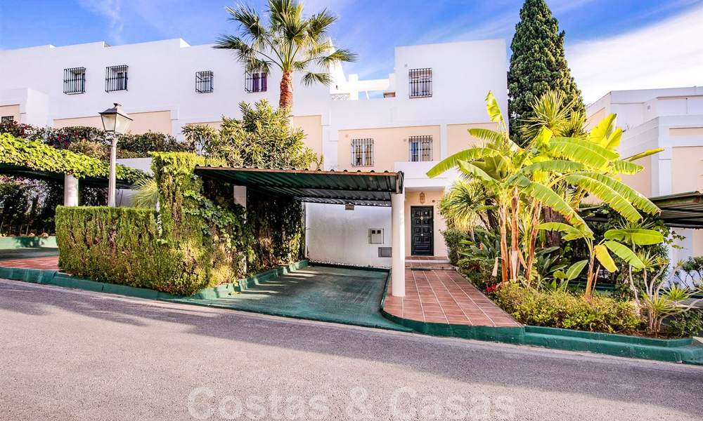 Mooi ingerichte, half vrijstaande schakelwoning te koop, op de eerste lijn van een prestigieuze golfbaan te Benahavis - Marbella 19905