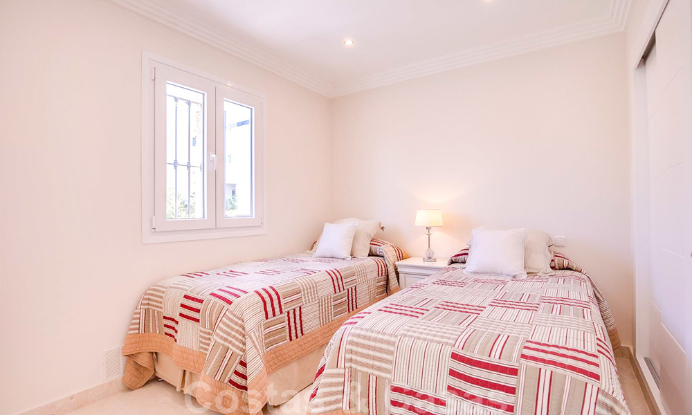 Mooi ingerichte, half vrijstaande schakelwoning te koop, op de eerste lijn van een prestigieuze golfbaan te Benahavis - Marbella 19907