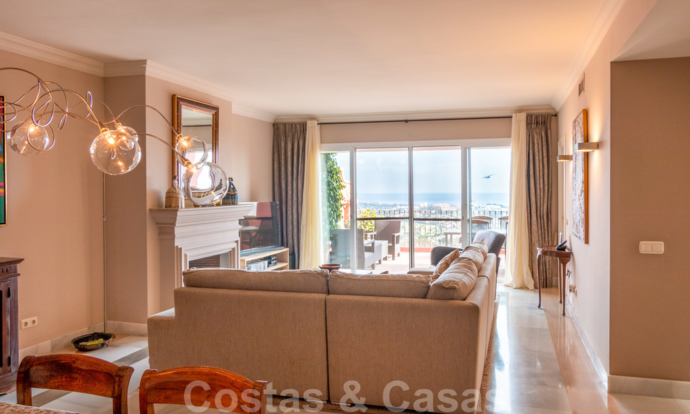 Prachtig penthouse appartement met panoramisch uitzicht op zee en de bergen te koop in Benahavis - Marbella 20233